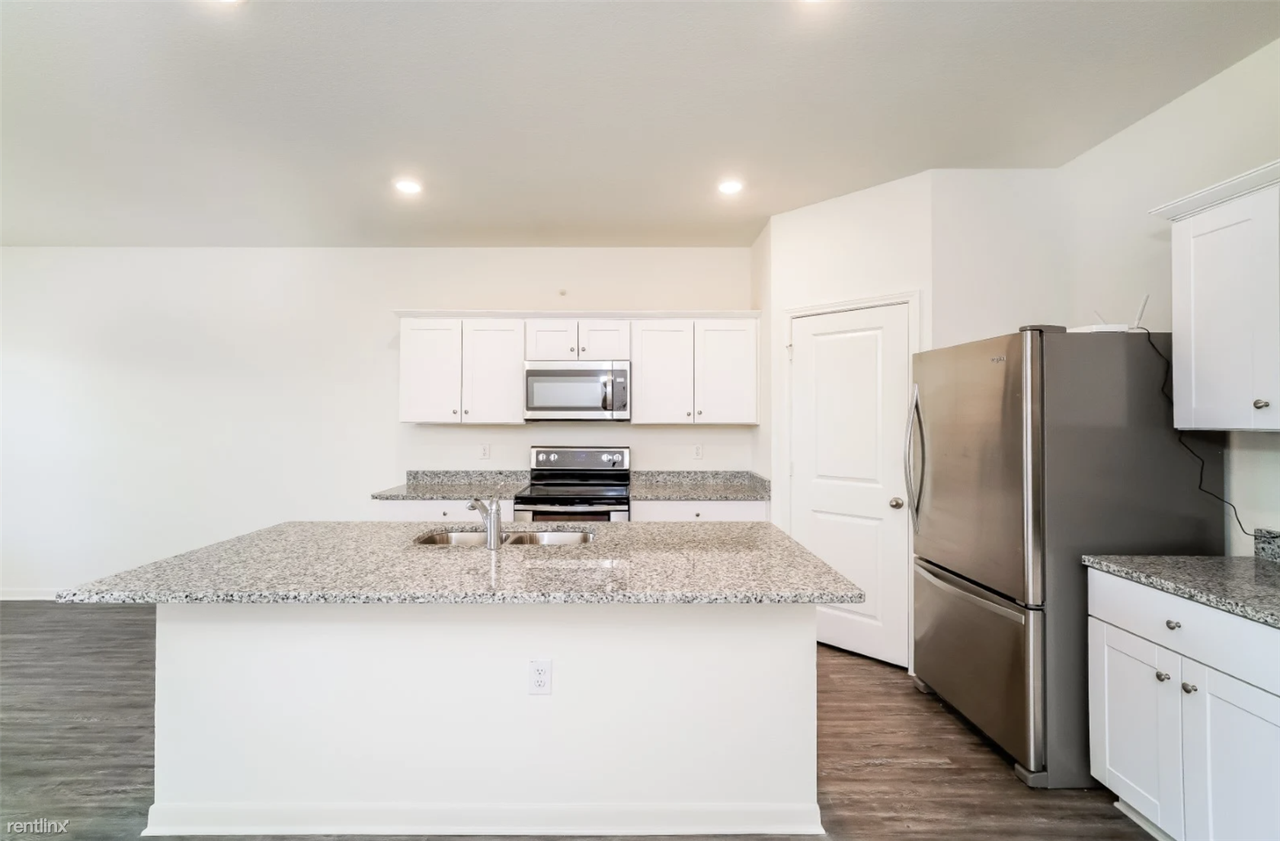944 W Davis St - Photo 2 of 7