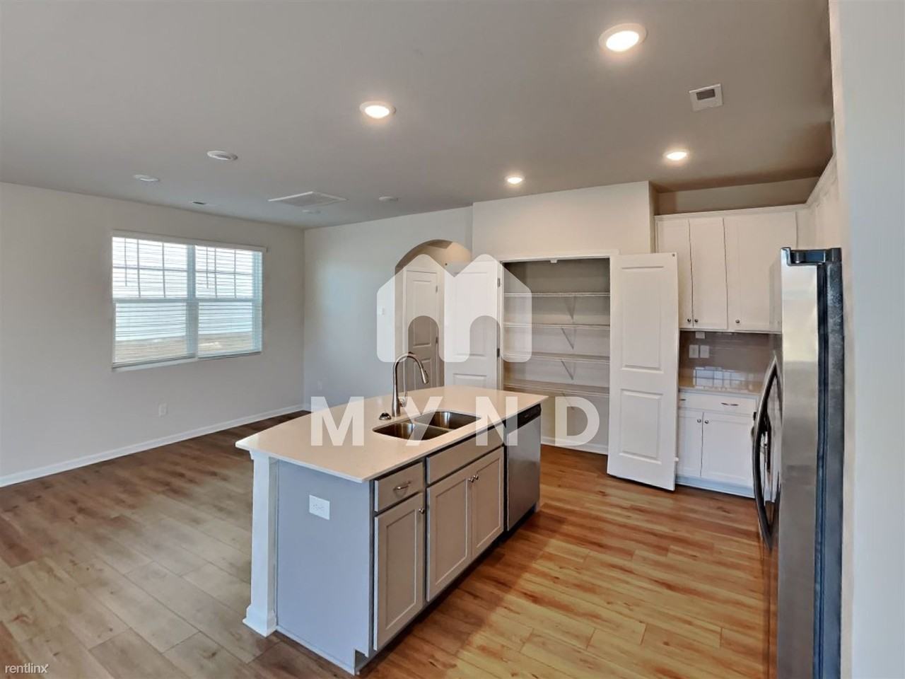 324 E Compass Way - Photo 3 of 28