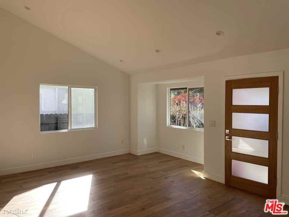 10808 Overland Ave - Photo 2 of 10