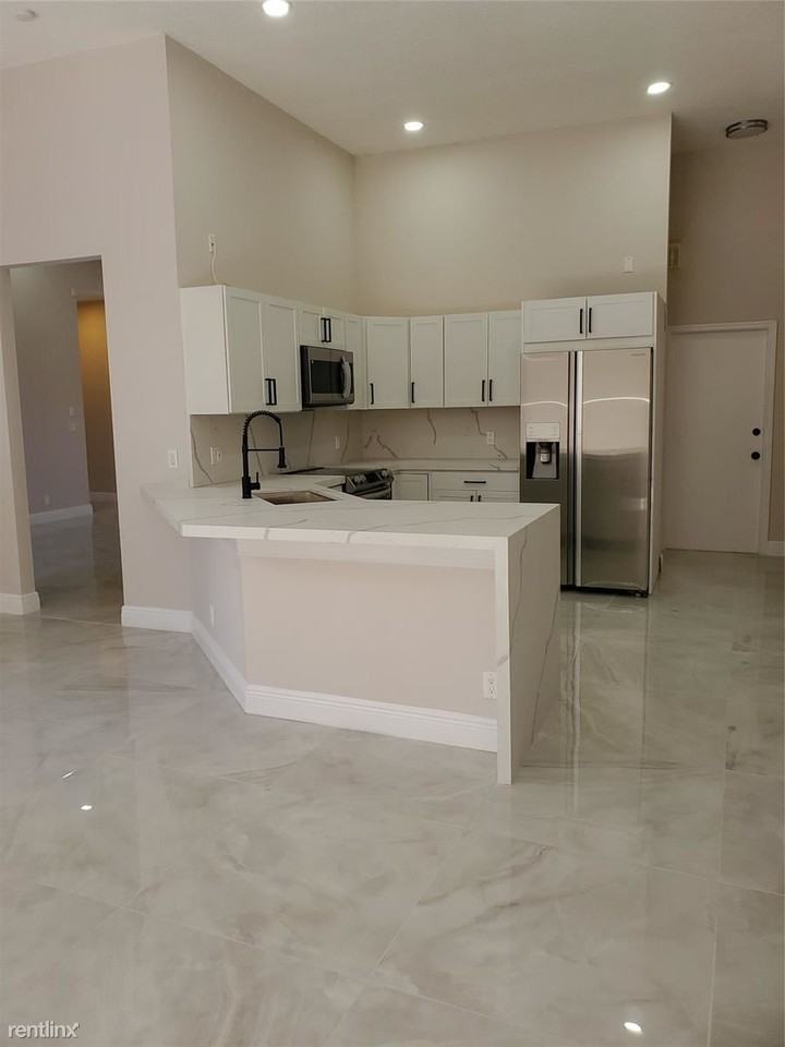 11836 Nw 2nd Ct - Photo 2 of 6