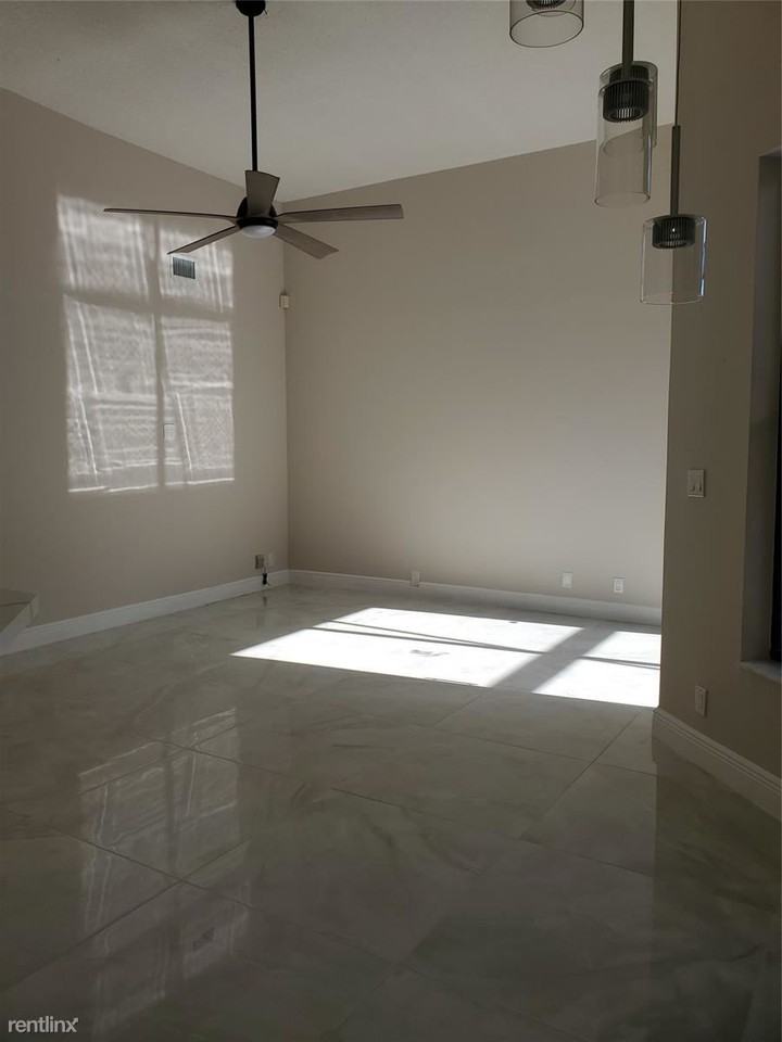 11836 Nw 2nd Ct - Photo 3 of 6
