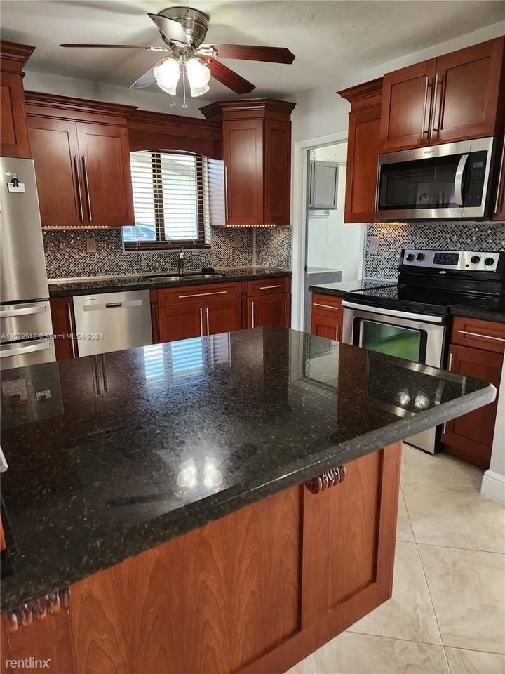 10990 Sw 57th St #10990 - Photo 2 of 22
