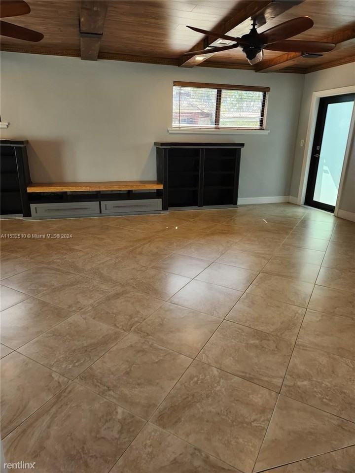 10990 Sw 57th St #10990 - Photo 3 of 22