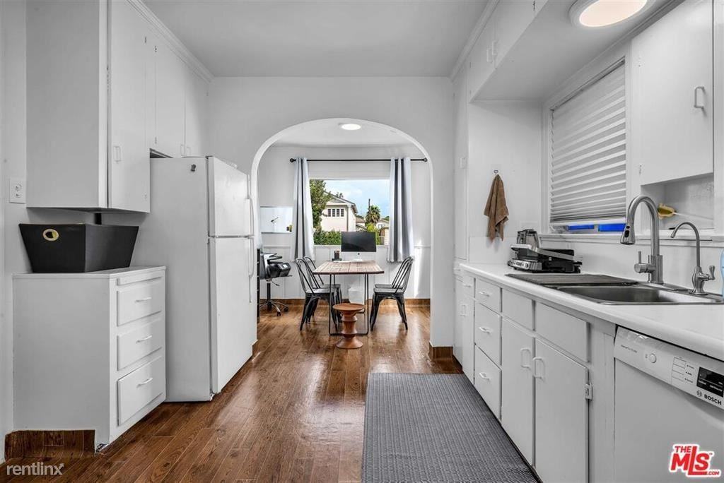 928 26th St - Photo 3 of 11