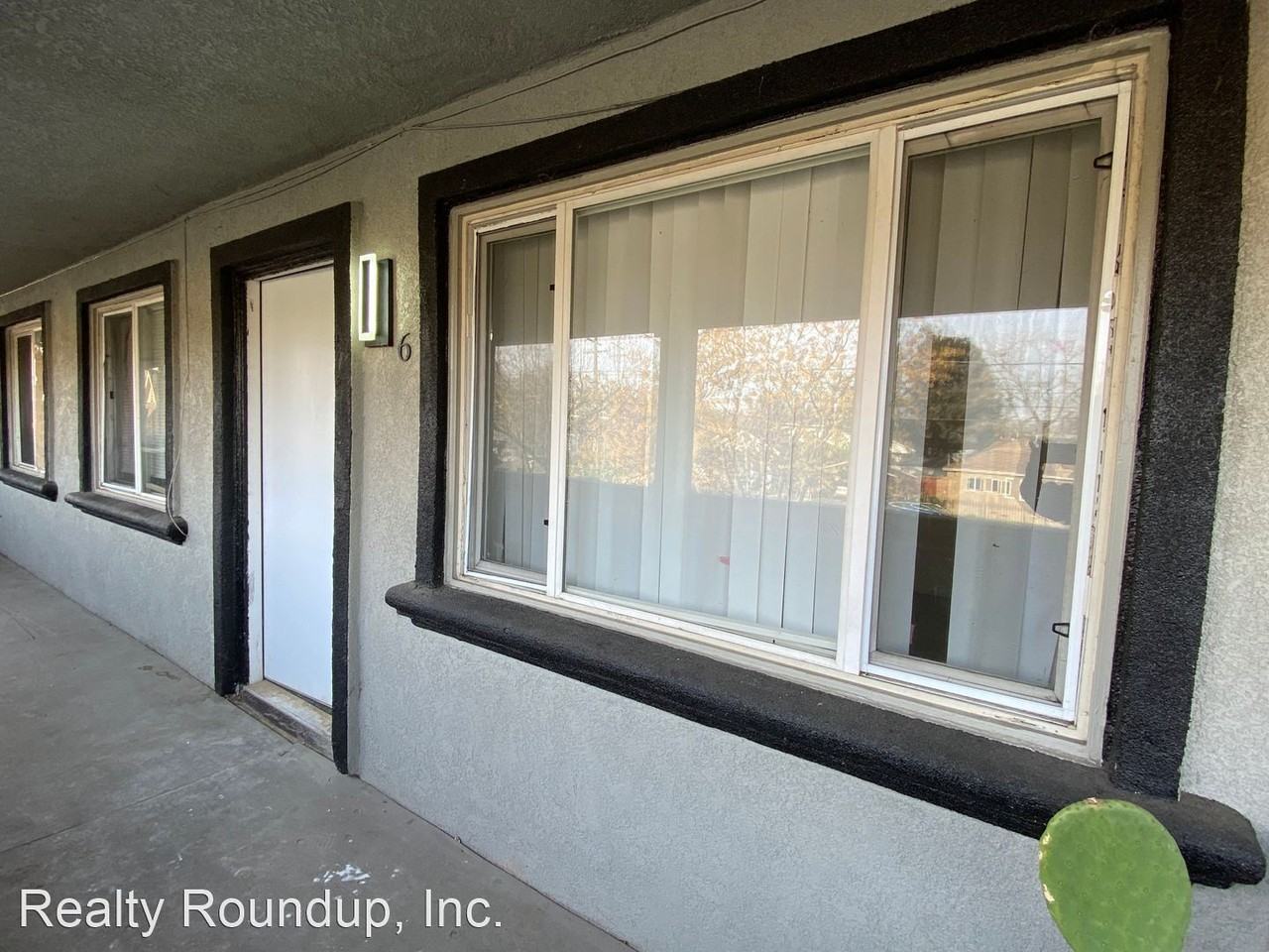 837 N Pilgrim St - Photo 2 of 11