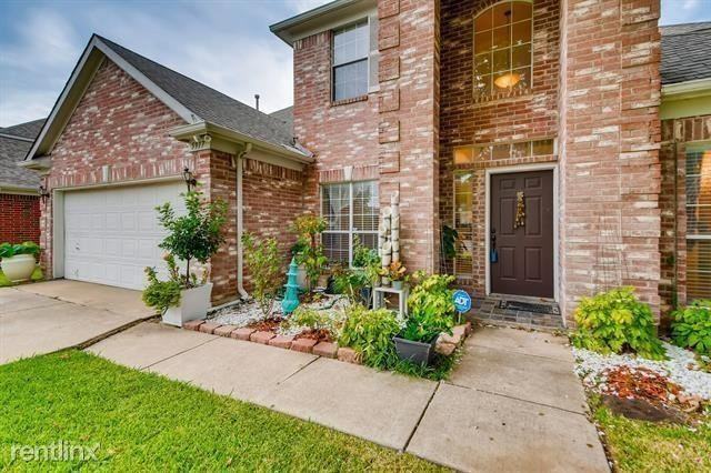 5917 Lakeview Ct - Photo 2 of 16