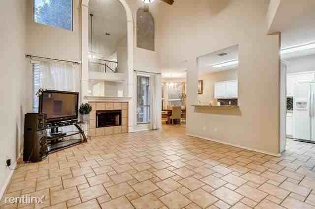 5917 Lakeview Ct - Photo 3 of 16