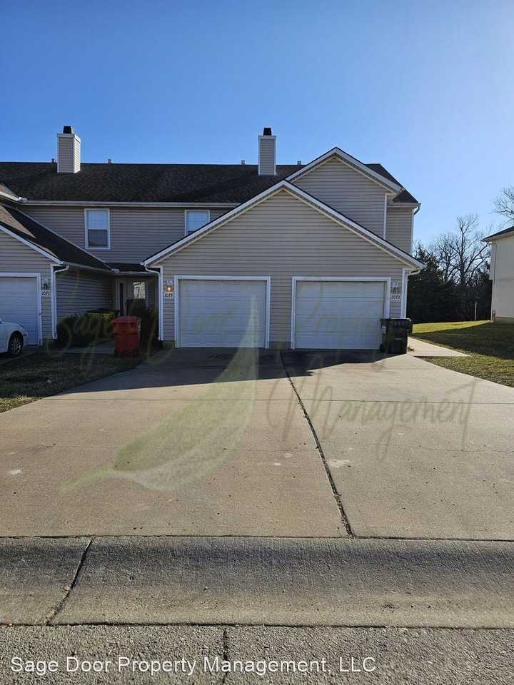 107 NE Sunshine Street Units A-D - Photo 2 of 21