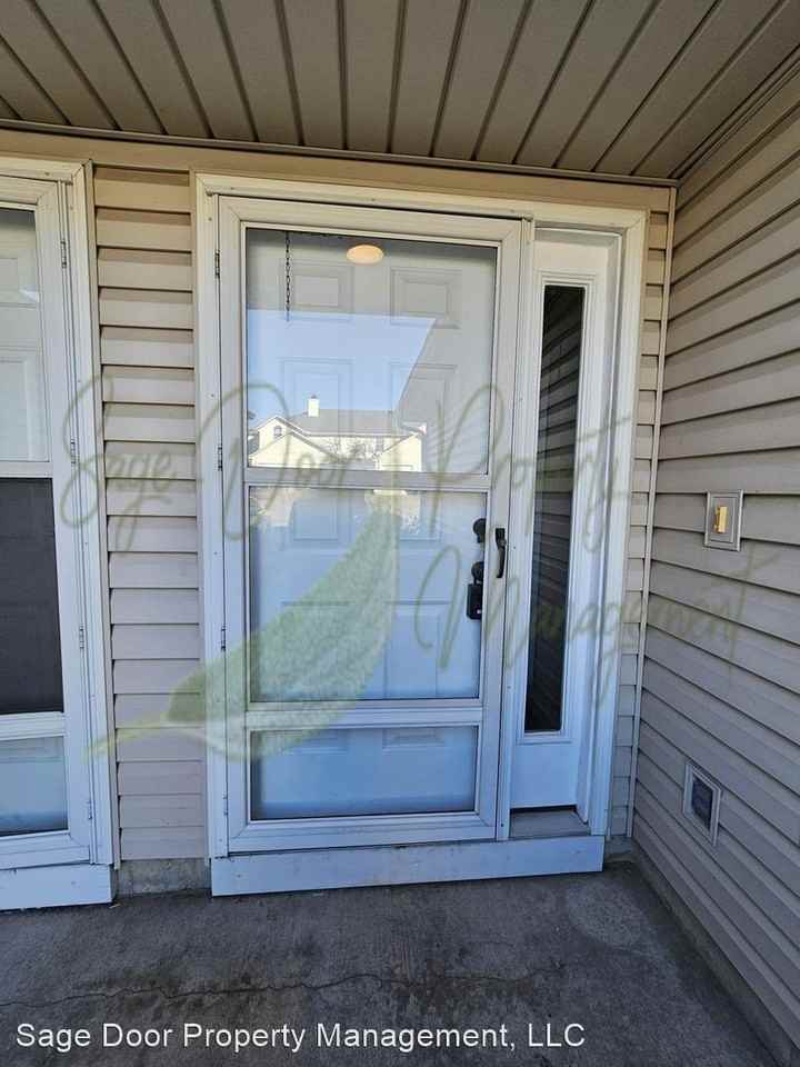 107 NE Sunshine Street Units A-D - Photo 3 of 21