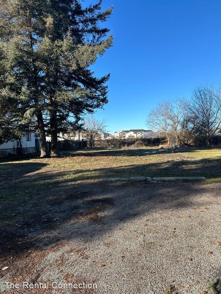 4470 E. 16th Ave - Photo 3 of 4