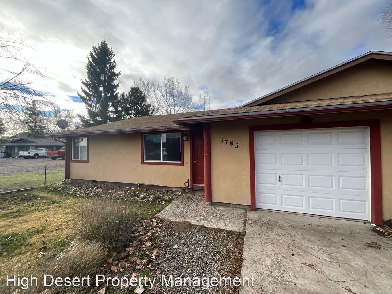2 Bedroom Duplex in Prineville Apartments 1785 & 1789 NW Village Ct