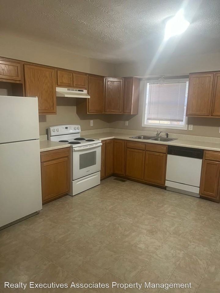 180 Stone Henge Ln ##E2 - Photo 2 of 4