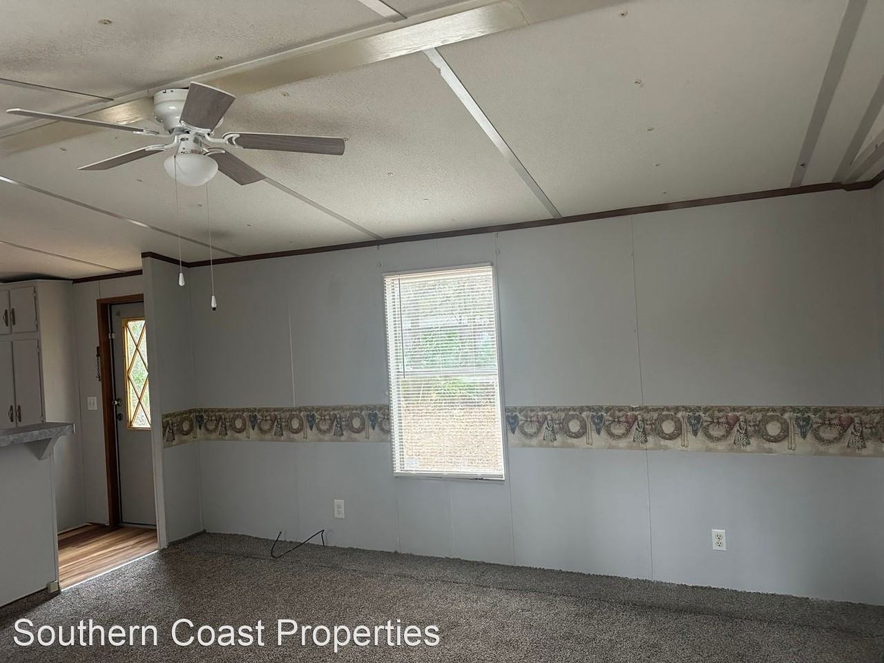 121 Thompson Rd - Photo 2 of 12