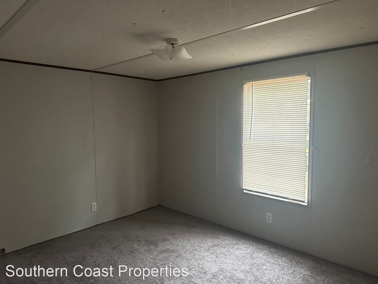 121 Thompson Rd - Photo 3 of 12