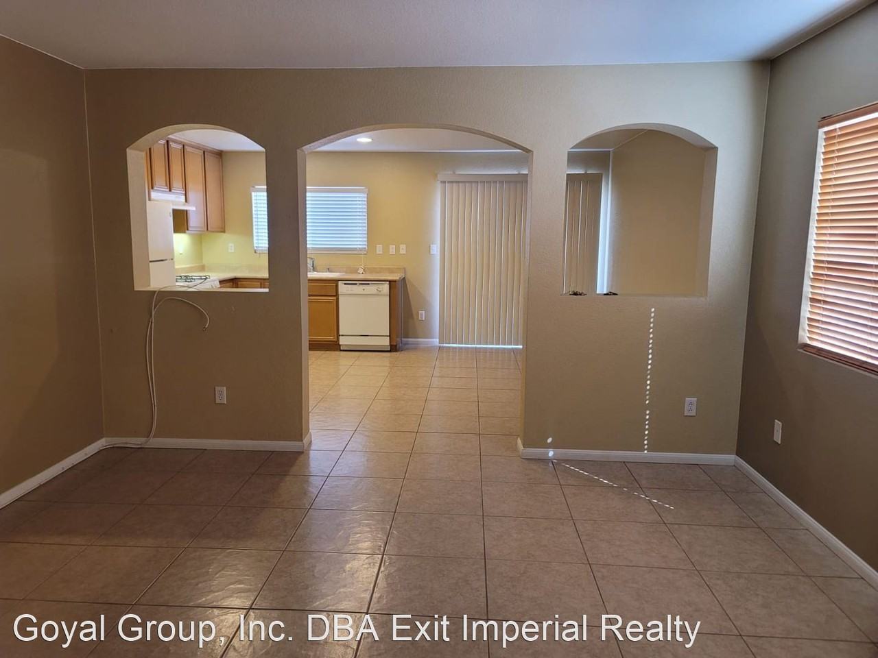 171 Santa Rosa Dr - Photo 2 of 14