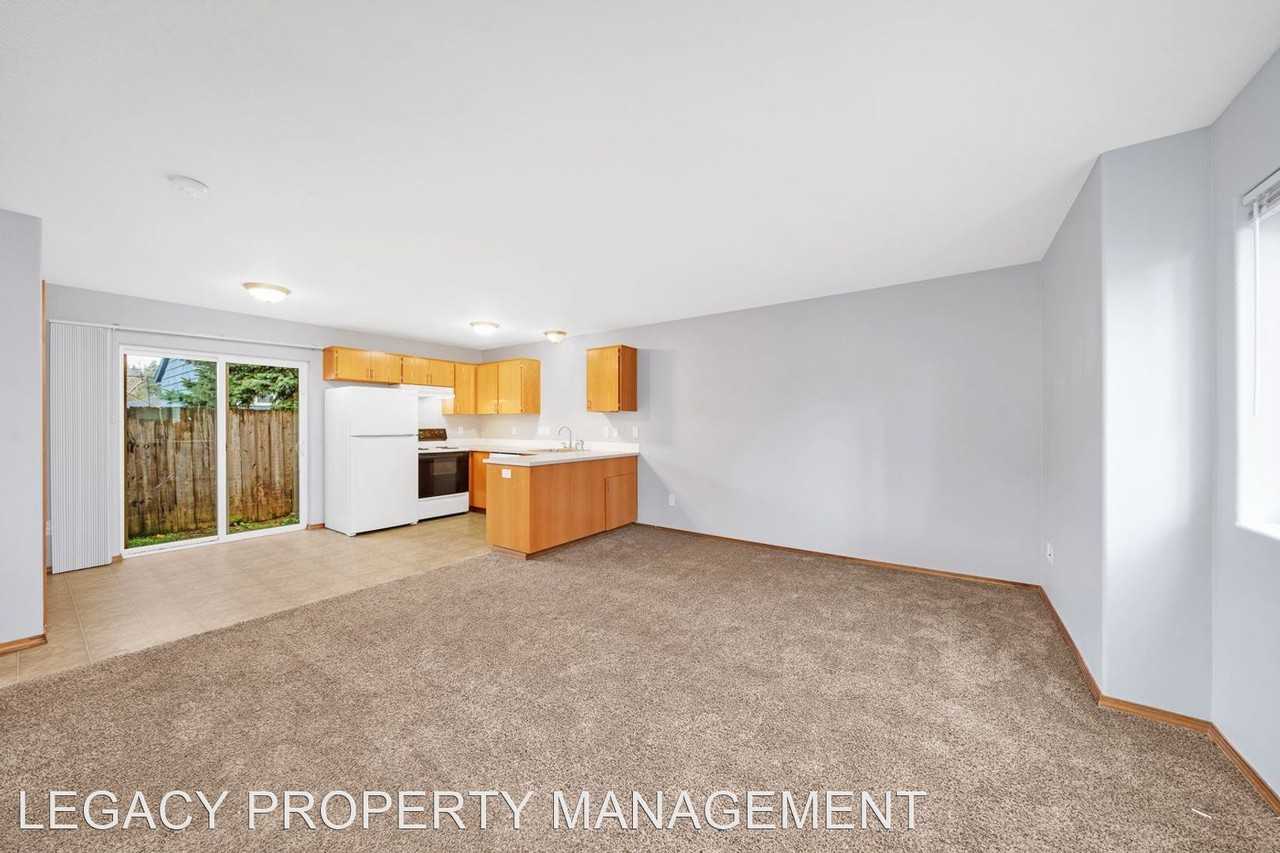 4518 SE 99th Ave - Photo 2 of 32