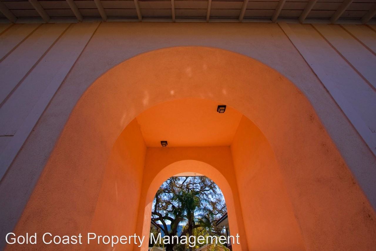 405-407 E Oak St - Photo 2 of 13