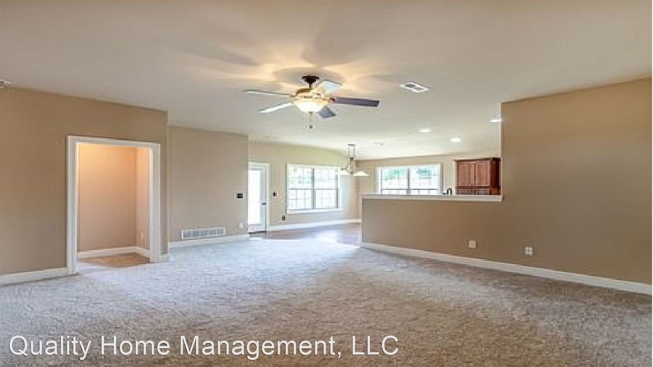 8728 William Dr - Photo 3 of 19