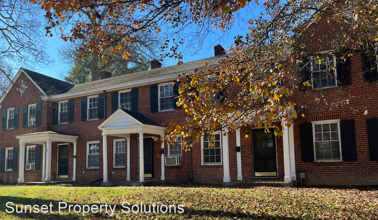 Stunning, Renovated Mariemont Townhomes Apartments 3909 Beech St