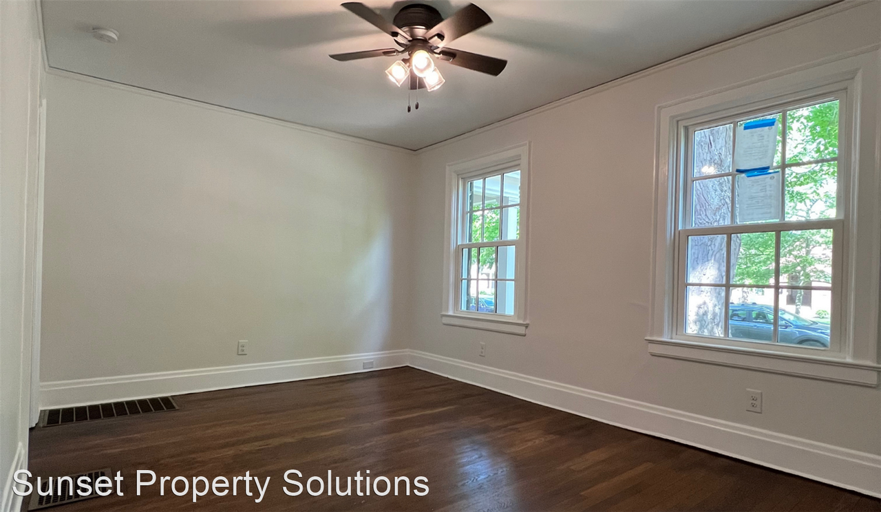 Stunning, Renovated Mariemont Townhomes Apartments 3909 Beech St