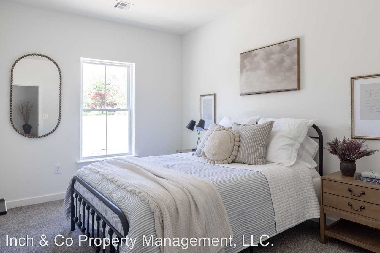 3881-3889 E Market St - Photo 3 of 7