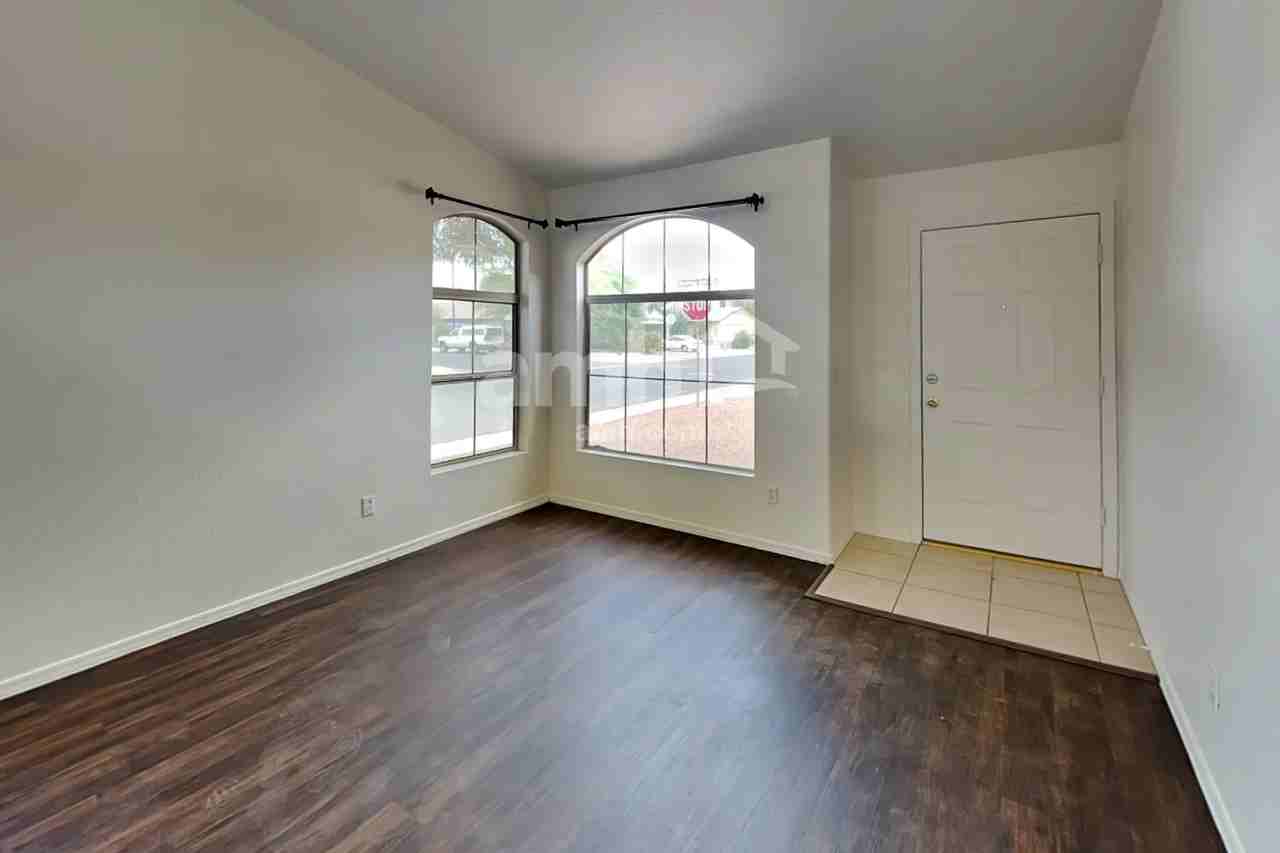 17136 N Woodrose Ave - Photo 3 of 22