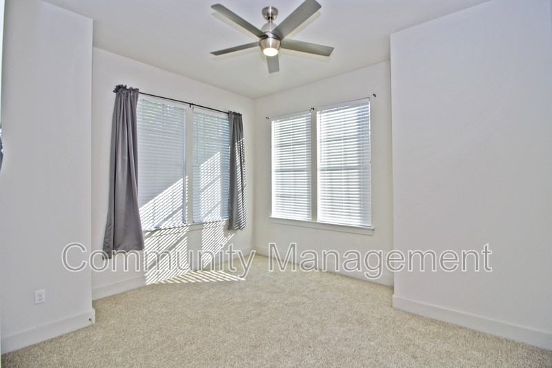 333 E Boyd Dr #22 - Photo 7 of 8