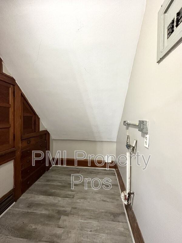 1010B S 26th St - Photo 2 of 9