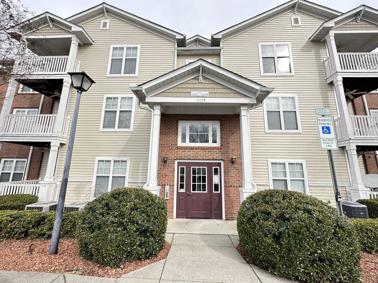 11248 Hyde Pointe Ct - Photo 2 of 28