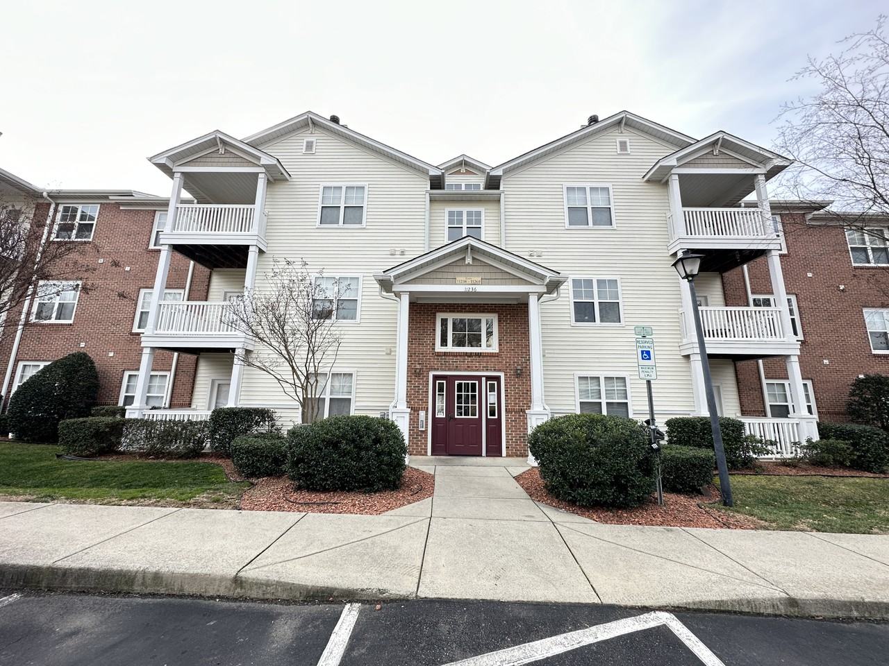 11248 Hyde Pointe Ct - Photo 3 of 28