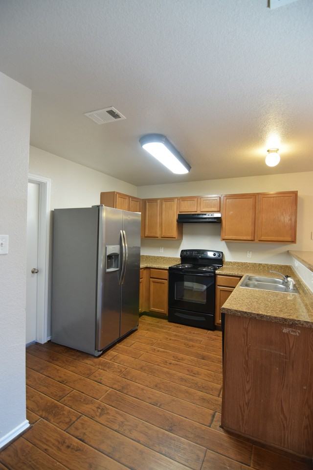 3302 Regency Dr - Photo 4 of 19