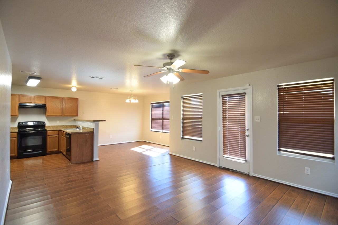 3302 Regency Dr - Photo 5 of 19