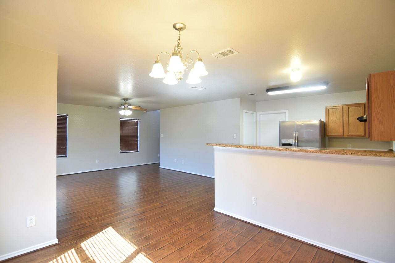 3302 Regency Dr - Photo 7 of 19