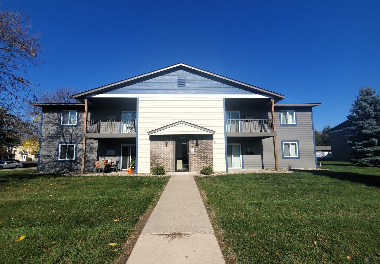 2208 Hanley Rd - Photo 2 of 3