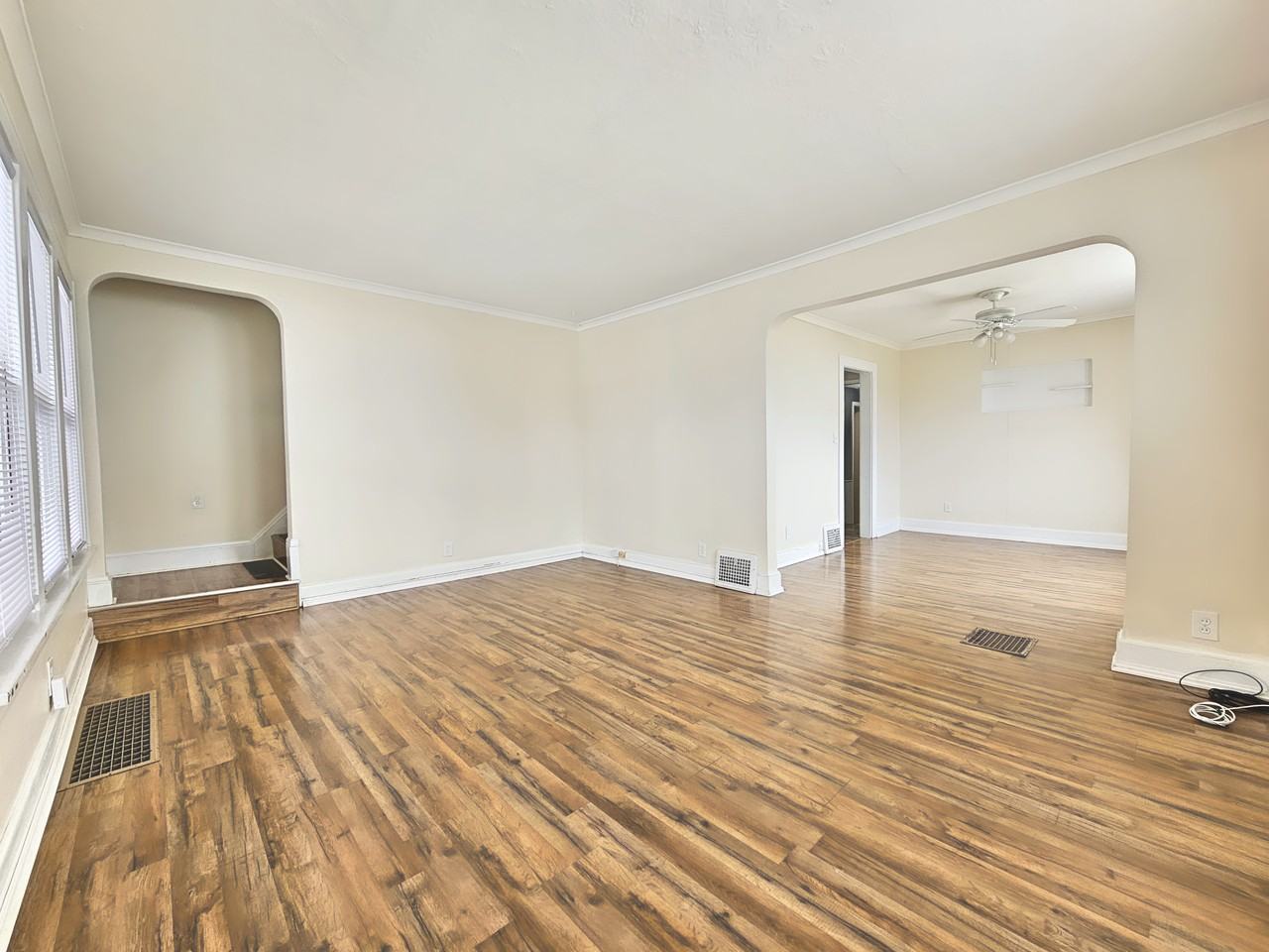 1524 Woodhurst Ave - Photo 2 of 18