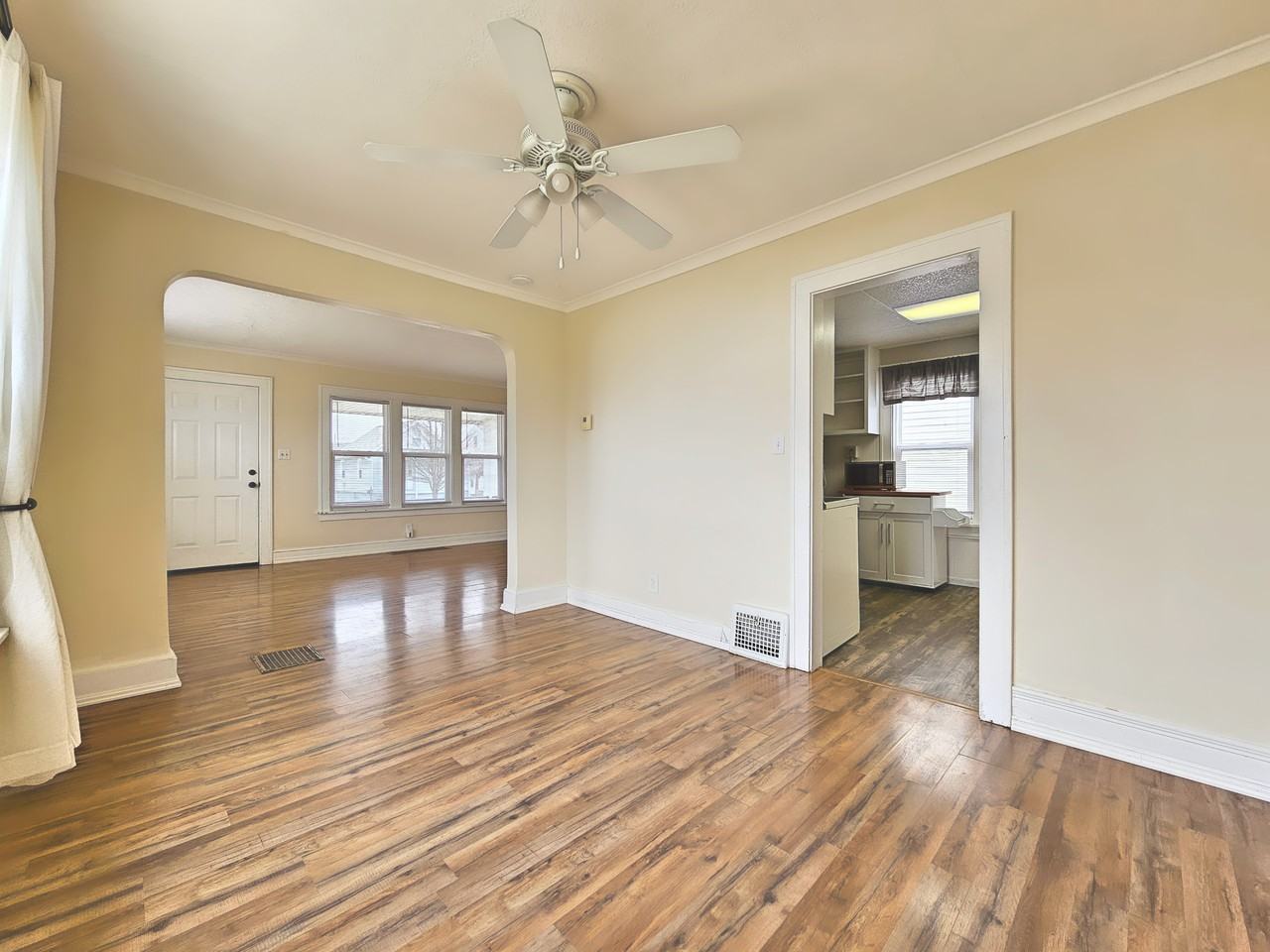 1524 Woodhurst Ave - Photo 3 of 18