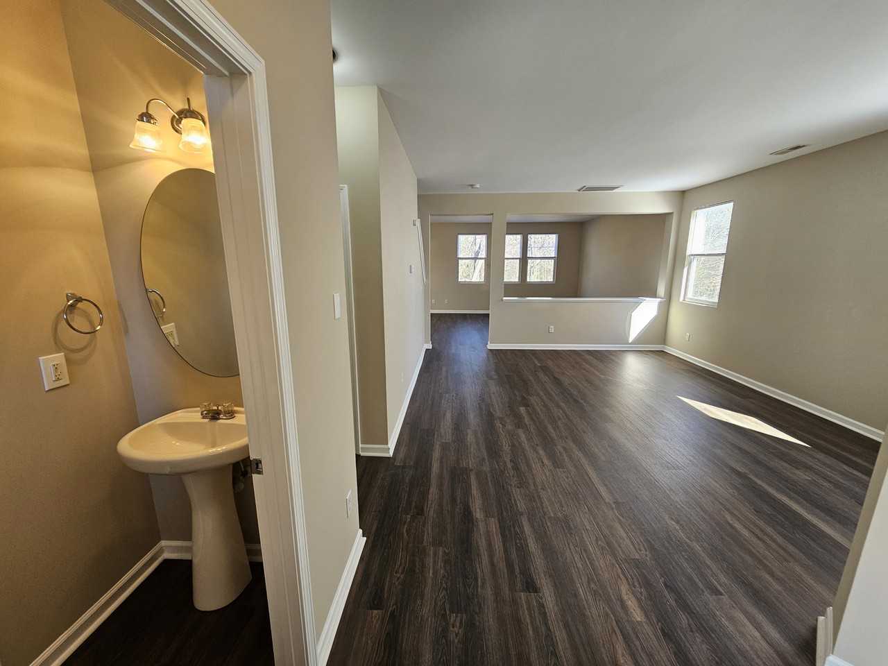 210 Knightwood Dr - Photo 5 of 31