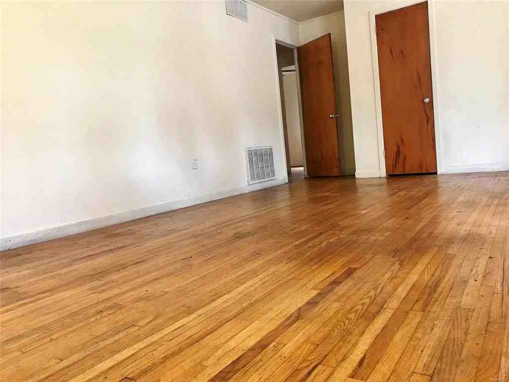 415 Capitol Parkway Ct - Photo 2 of 5