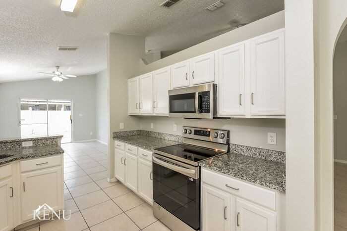 3102 Bellingham Dr - Photo 3 of 17