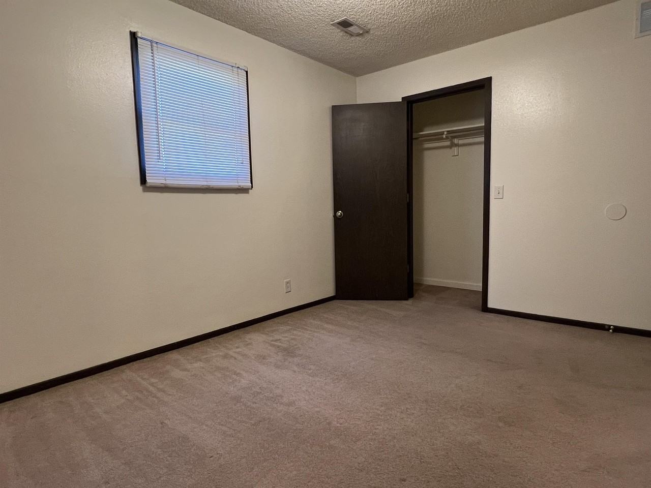 2212 N Campus Dr #4 - Photo 2 of 13