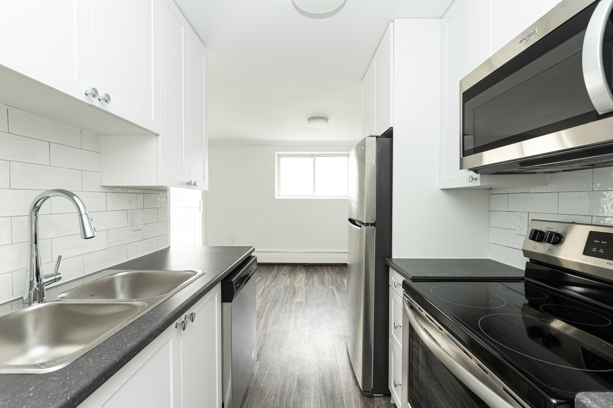 135 Connaught Avenue & 543 Mornington Avenue - Photo 2 of 9