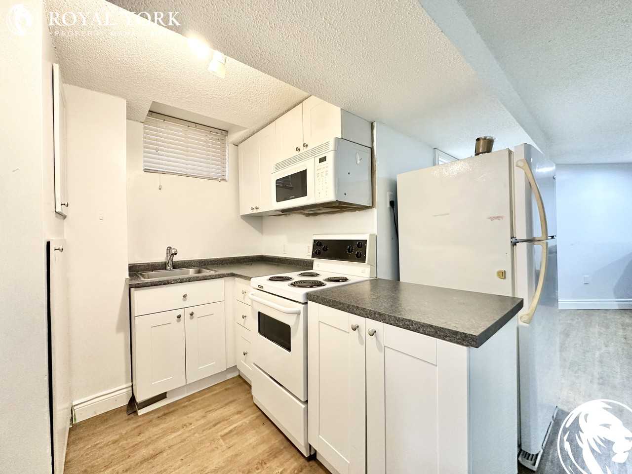 45 Turnberry Cres #2 - Photo 3 of 13