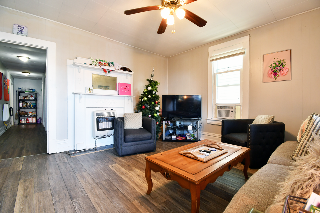 1837 6th Ave #1 - Photo 5 of 18