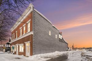 featured image of 222 1/2 Trowbridge St #3