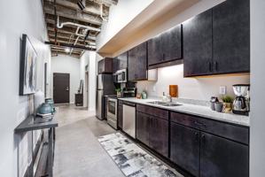 featured image of 1667 Snelling Ave N