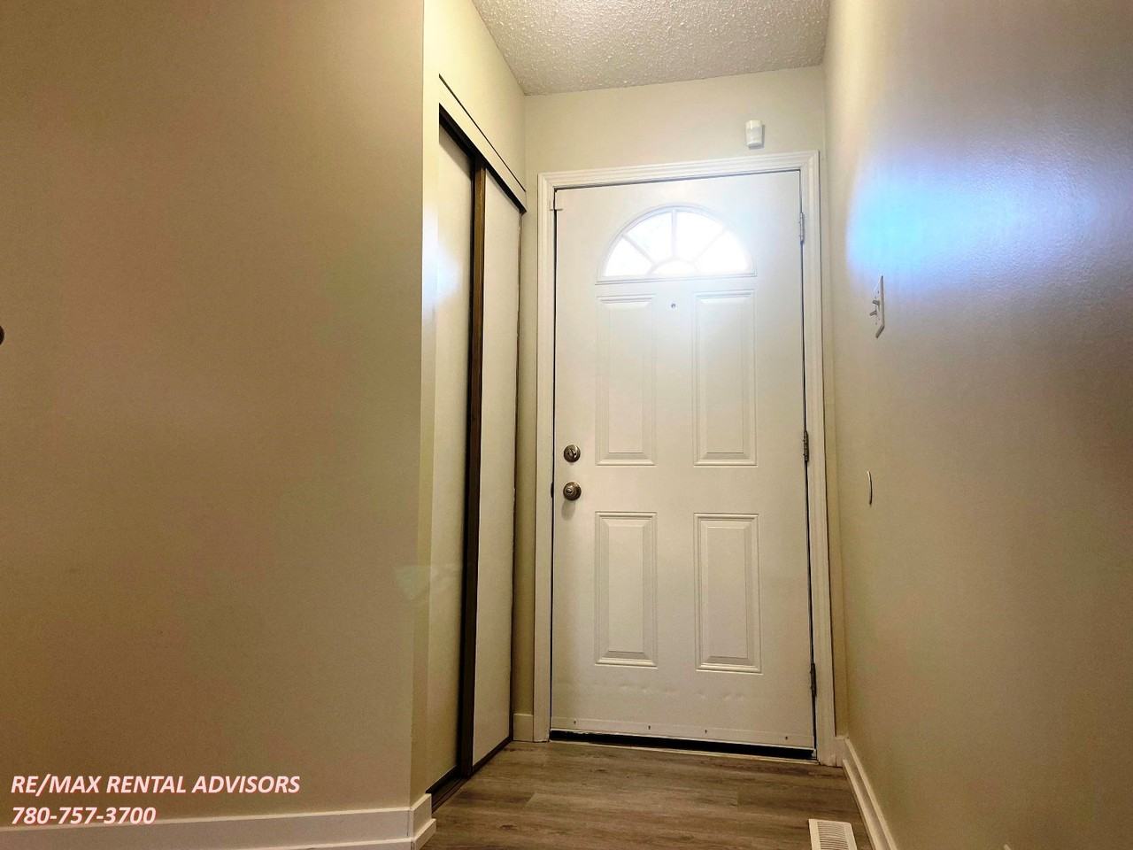 10423 24 Ave Nw - Photo 2 of 17