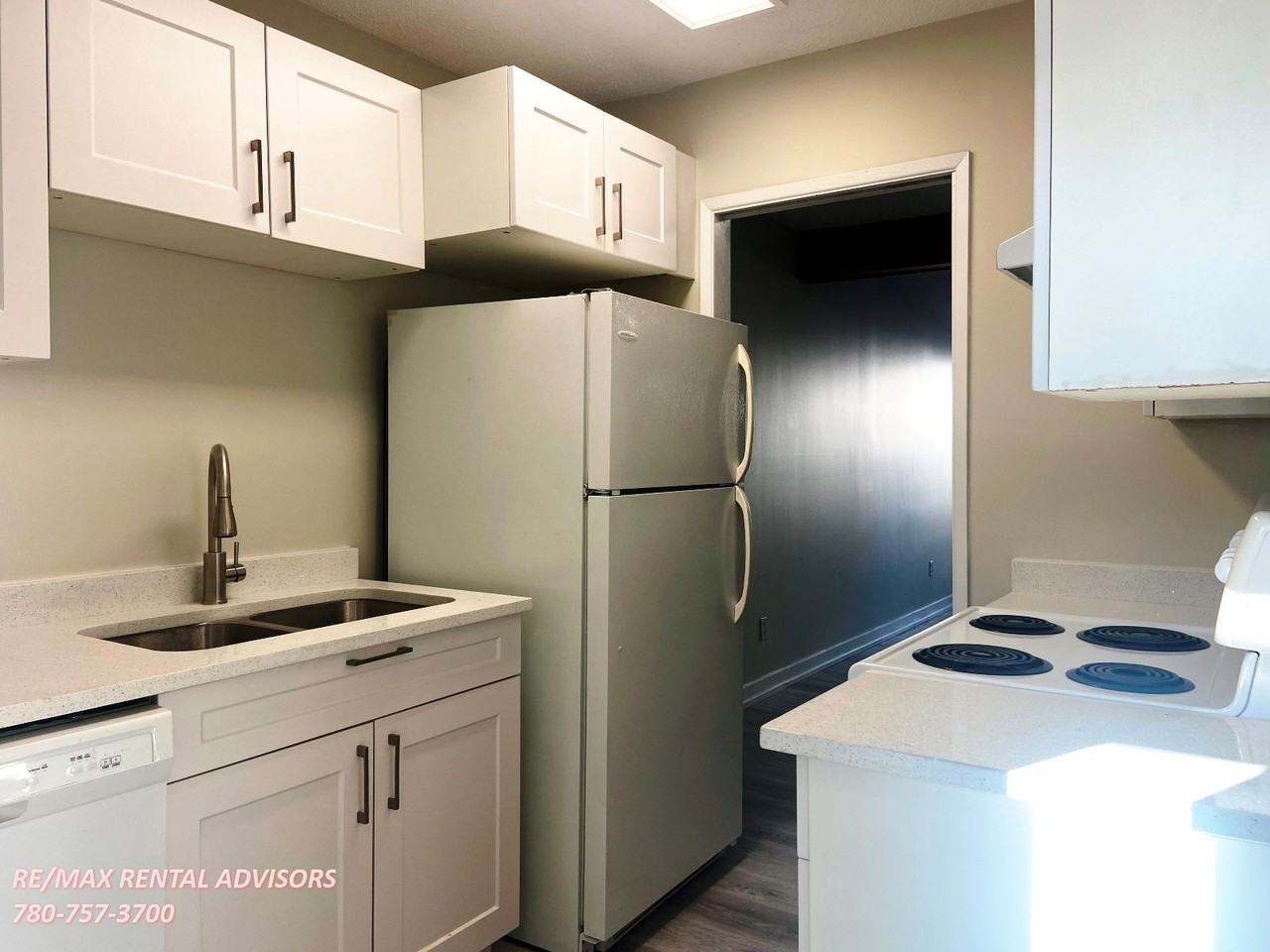 10423 24 Ave Nw - Photo 3 of 17