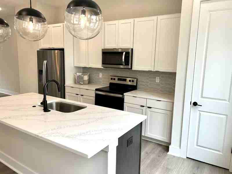 935 Seigle Ave - Photo 2 of 17