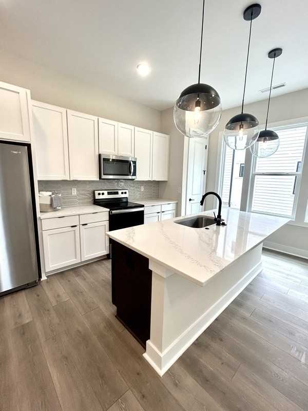 407 Strong Ave - Photo 2 of 19