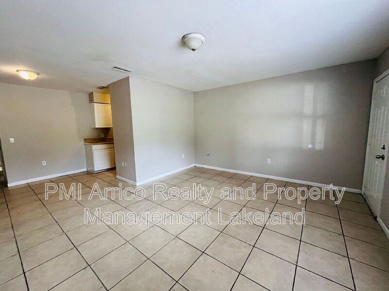 1031 Crestview Ave - Photo 2 of 15